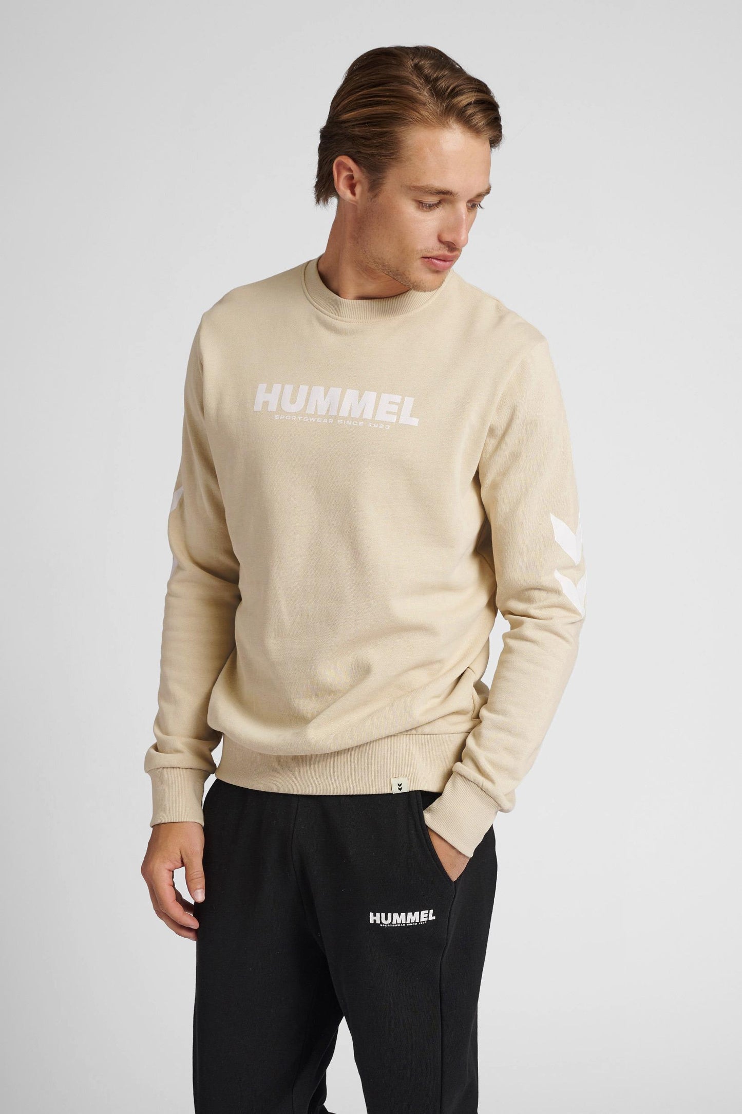 HUMMEL - Hmllegacy Sweatshirt - Pumice Stone